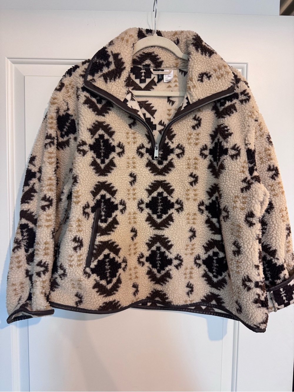 H&M Cream Black and Brown Sherpa Geometric Pullover Jacket, size Small